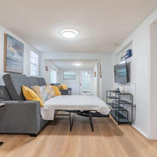 Lovely 2 Bedrooms, Steps Away From The Beach. Bradenton Beach Dış mekan fotoğraf